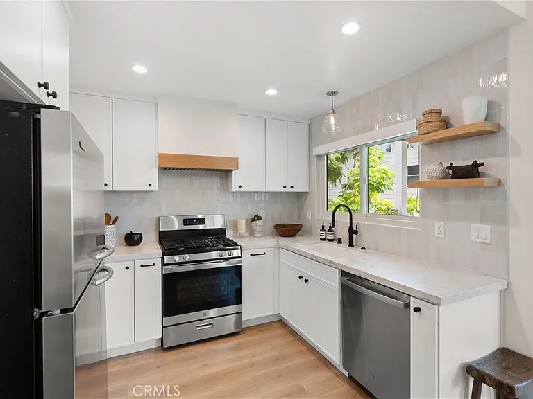 617 1/2 Acacia Ave — Photo 9