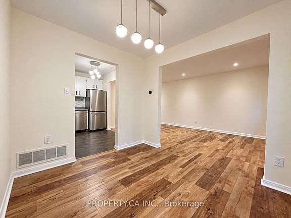 3rd image of 64 Chaucer Cres