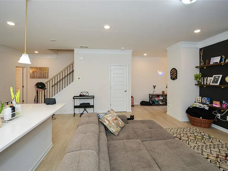 2610 Ravencliff Dr — Photo 6