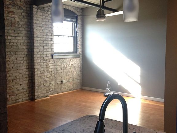 4th image of 926 Commerce St #505