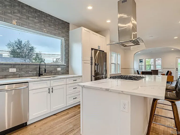 1400 Perry St — Photo 1