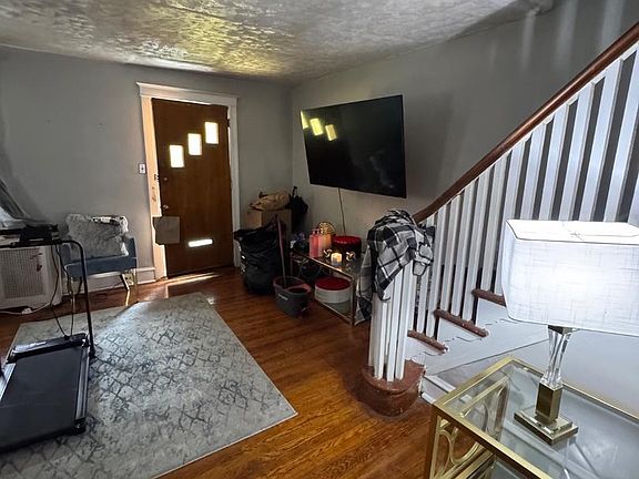 3rd image of 164 Fairview Ave