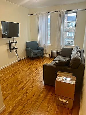 4th image of 2048 46th St #2