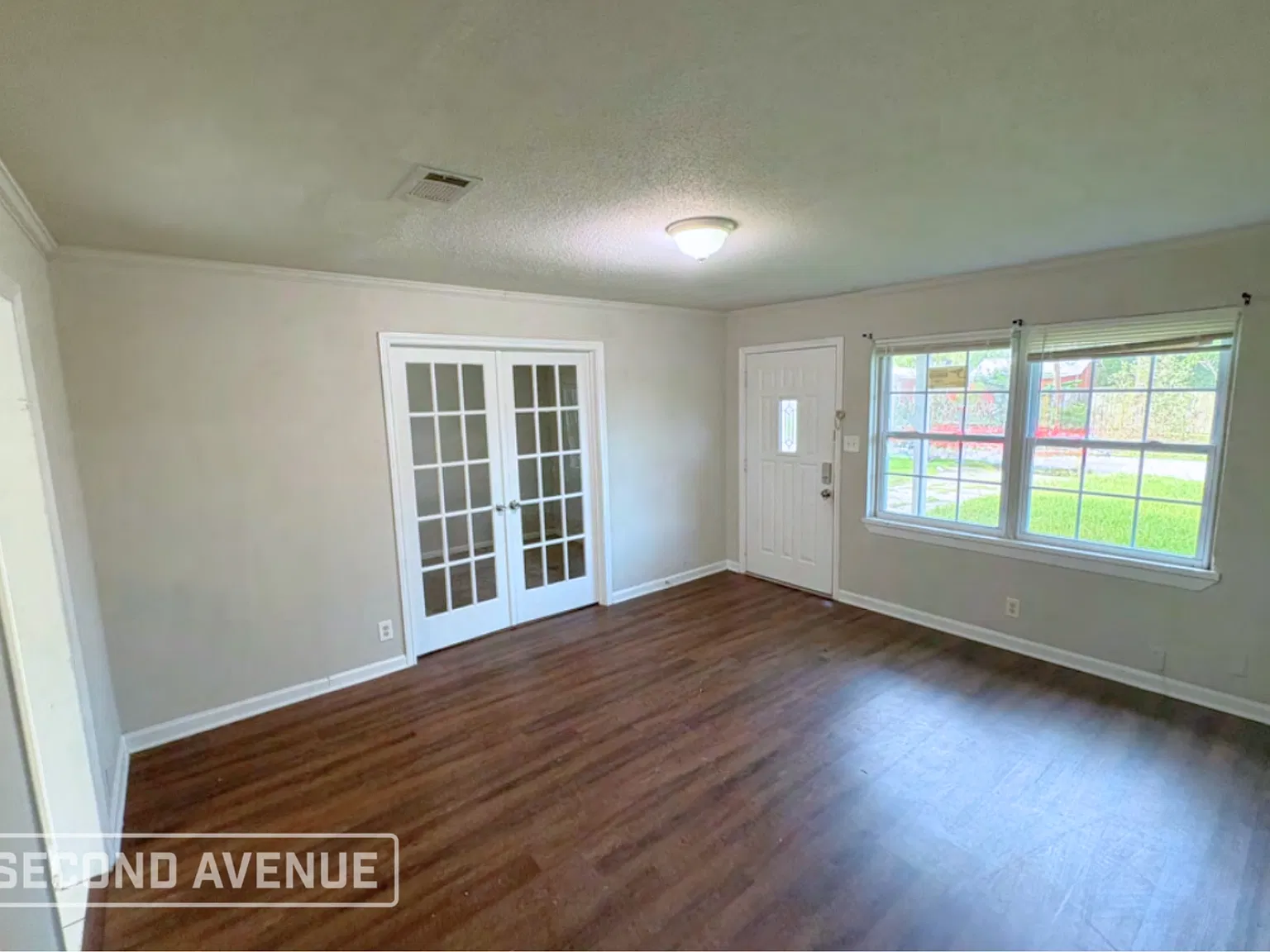 4 bed, 1.0 bath, 1170 sqft, $1,379 — Photo 2