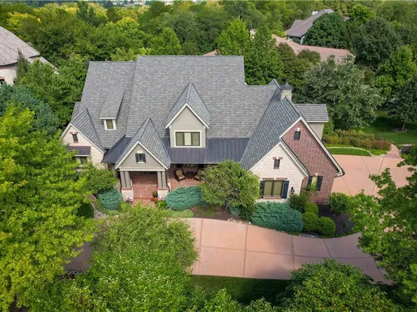 10816 W 140th St, Overland Park, KS 66221