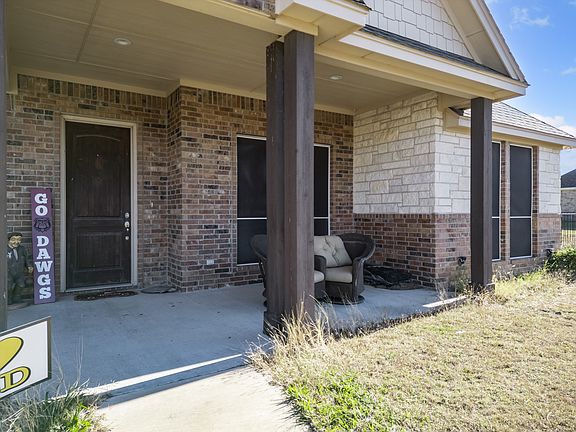 5th image of 184 Angus Ct