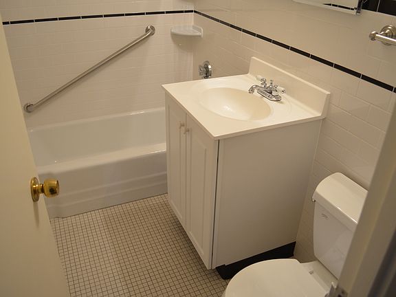 4th image of 103 Monmouth St #302