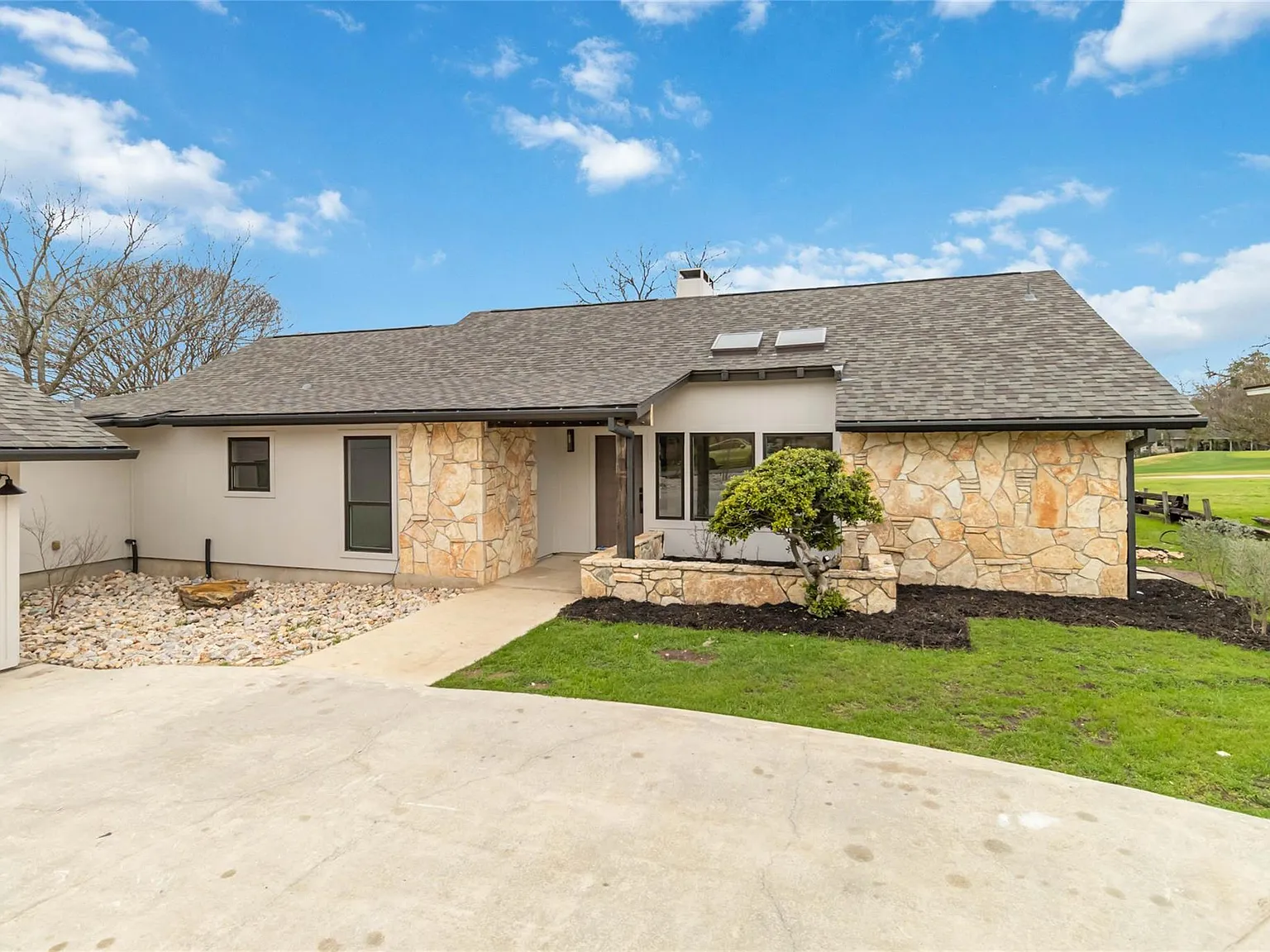 3 bed, 3.0 bath, 1803 sqft, $3,250 — Photo 3