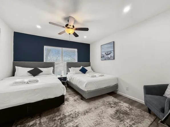 1117 N Bishop Ave, Dallas, TX