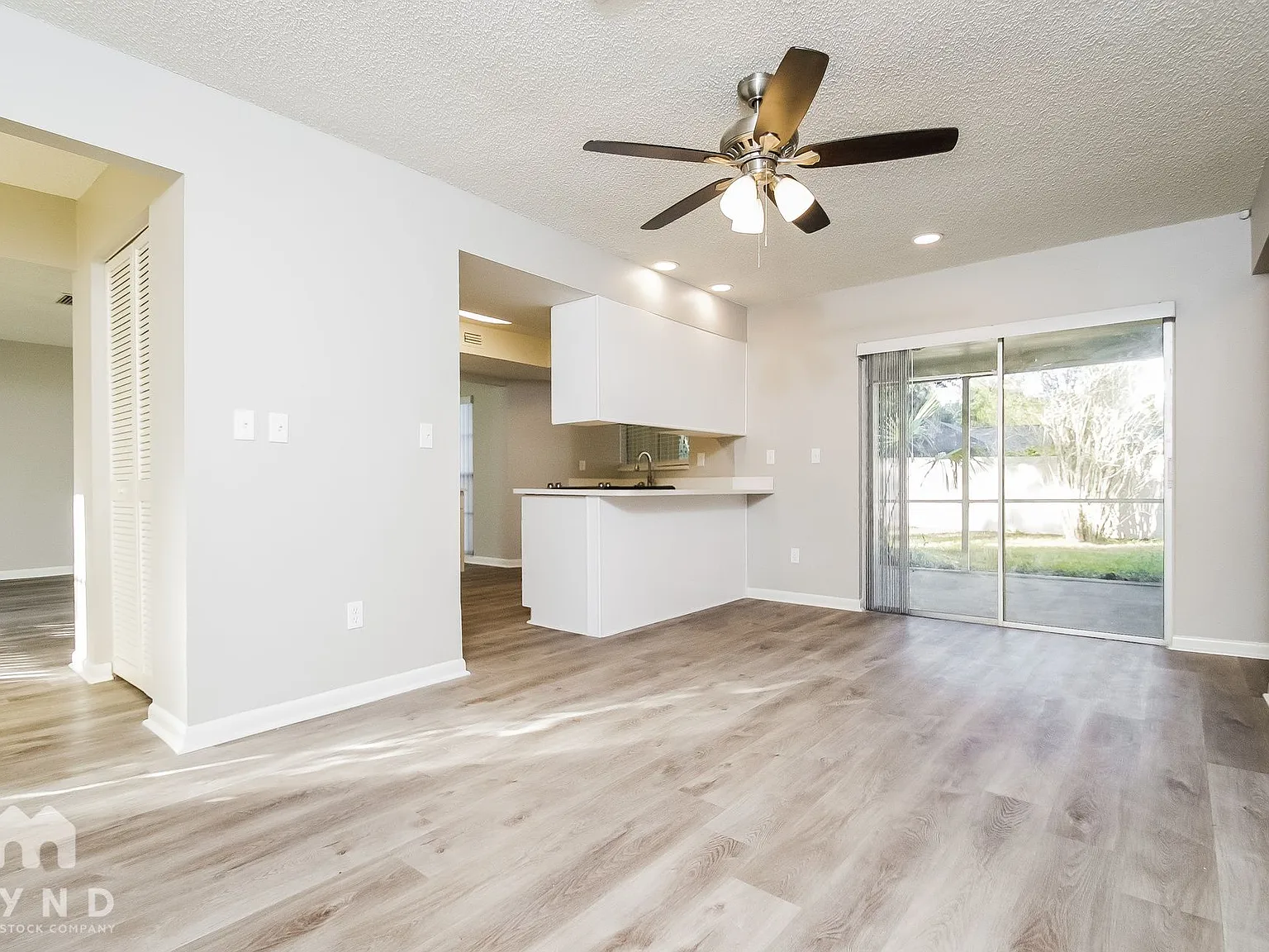 3 bed, 2.0 bath, 1368 sqft, $2,215 — Photo 4