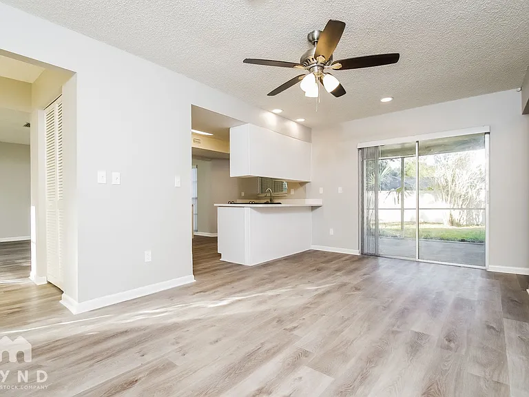 3929 Oak Hammock Dr — Photo 5