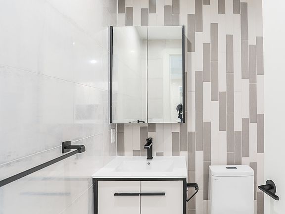 3rd image of 215 Macon St #1S