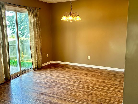 4th image of 4461 Connaught Dr W