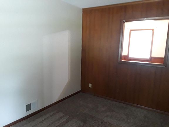 5th image of 7517 Hawthorne Ave