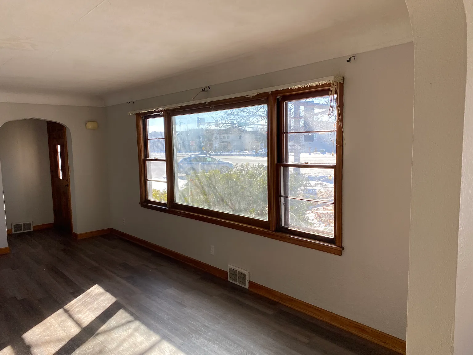 4 bed, 2.0 bath, 2015 sqft, $2,250 — Photo 2