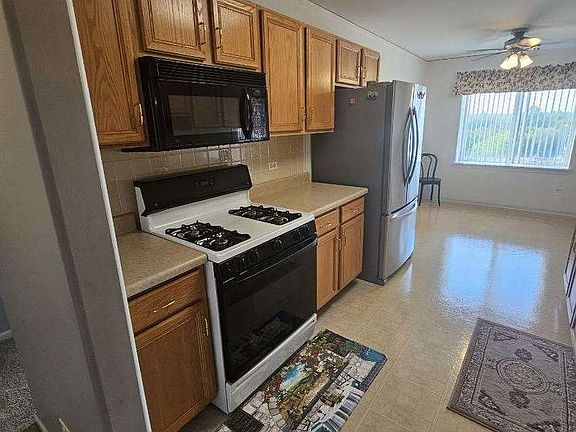 4th image of 31 E Grove St APT 707