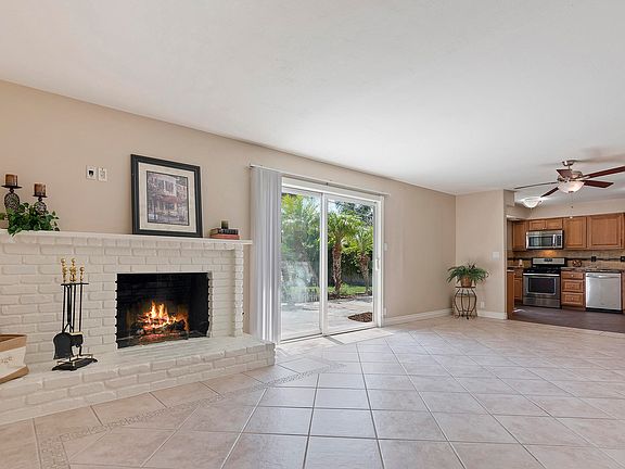 3rd image of 1926 Hobart Dr