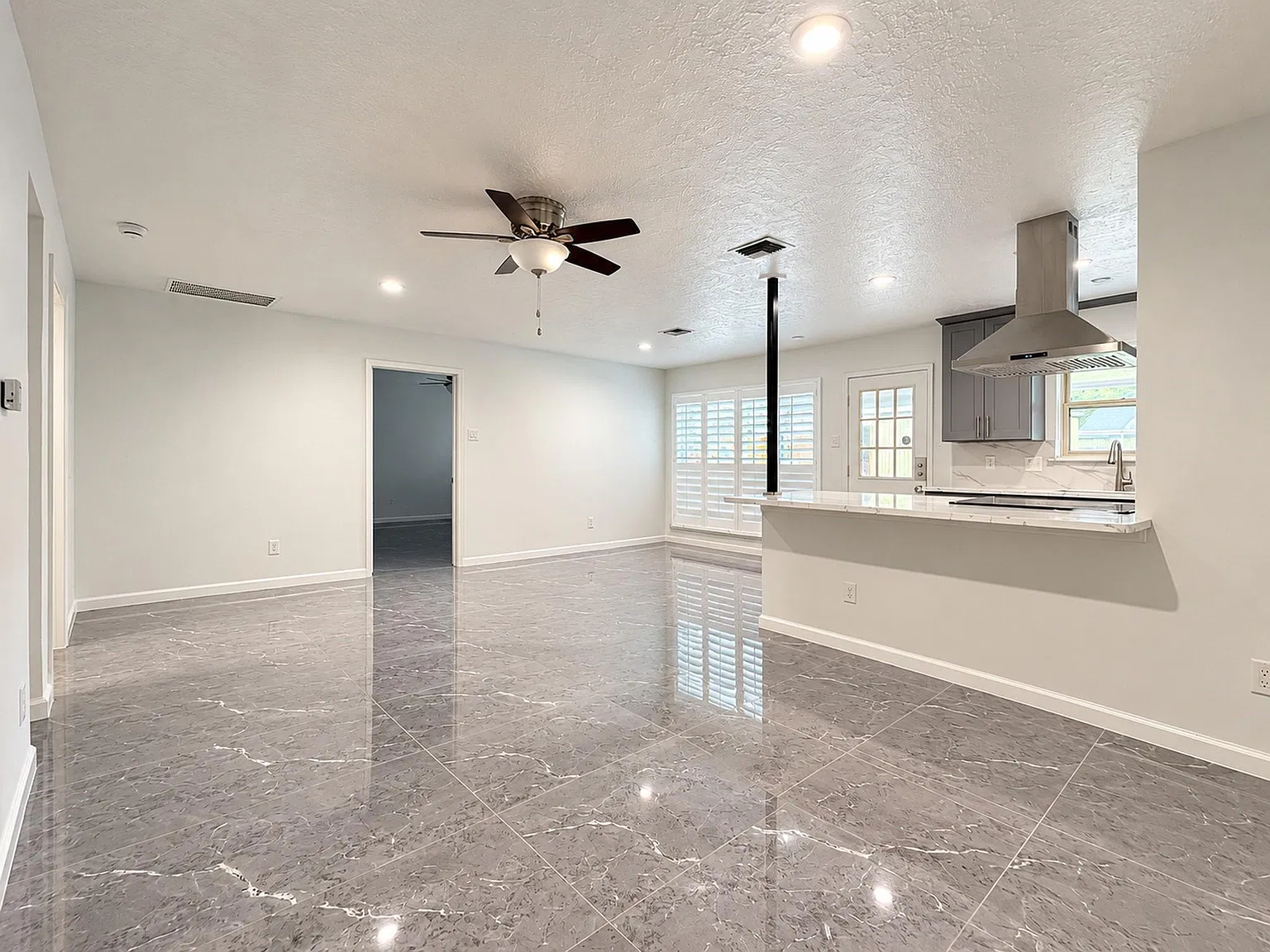 4 bed, 2.0 bath, 1794 sqft, $2,500 — Photo 4