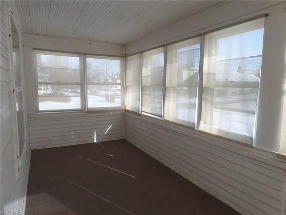 5th image of 702 Park St