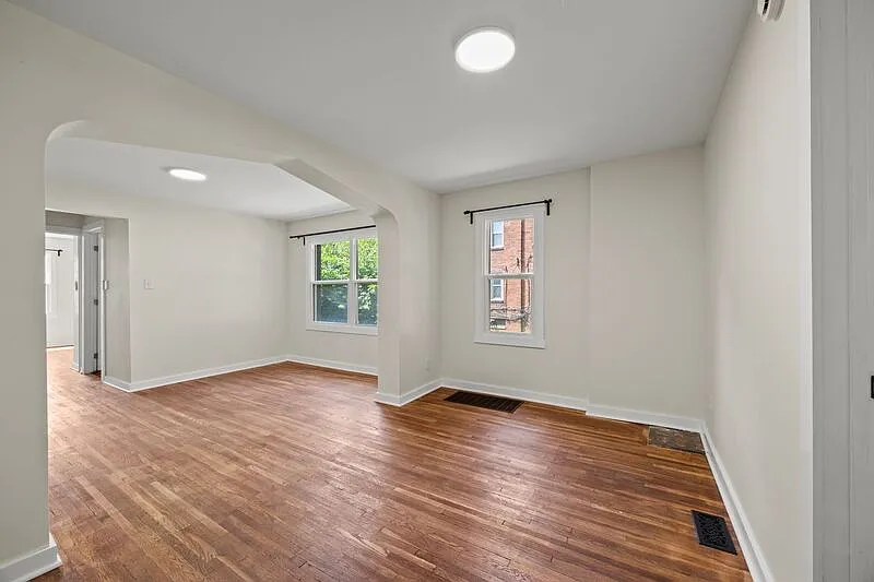 2 bed, 1.0 bath, 1000 sqft, $1,600 — Photo 3