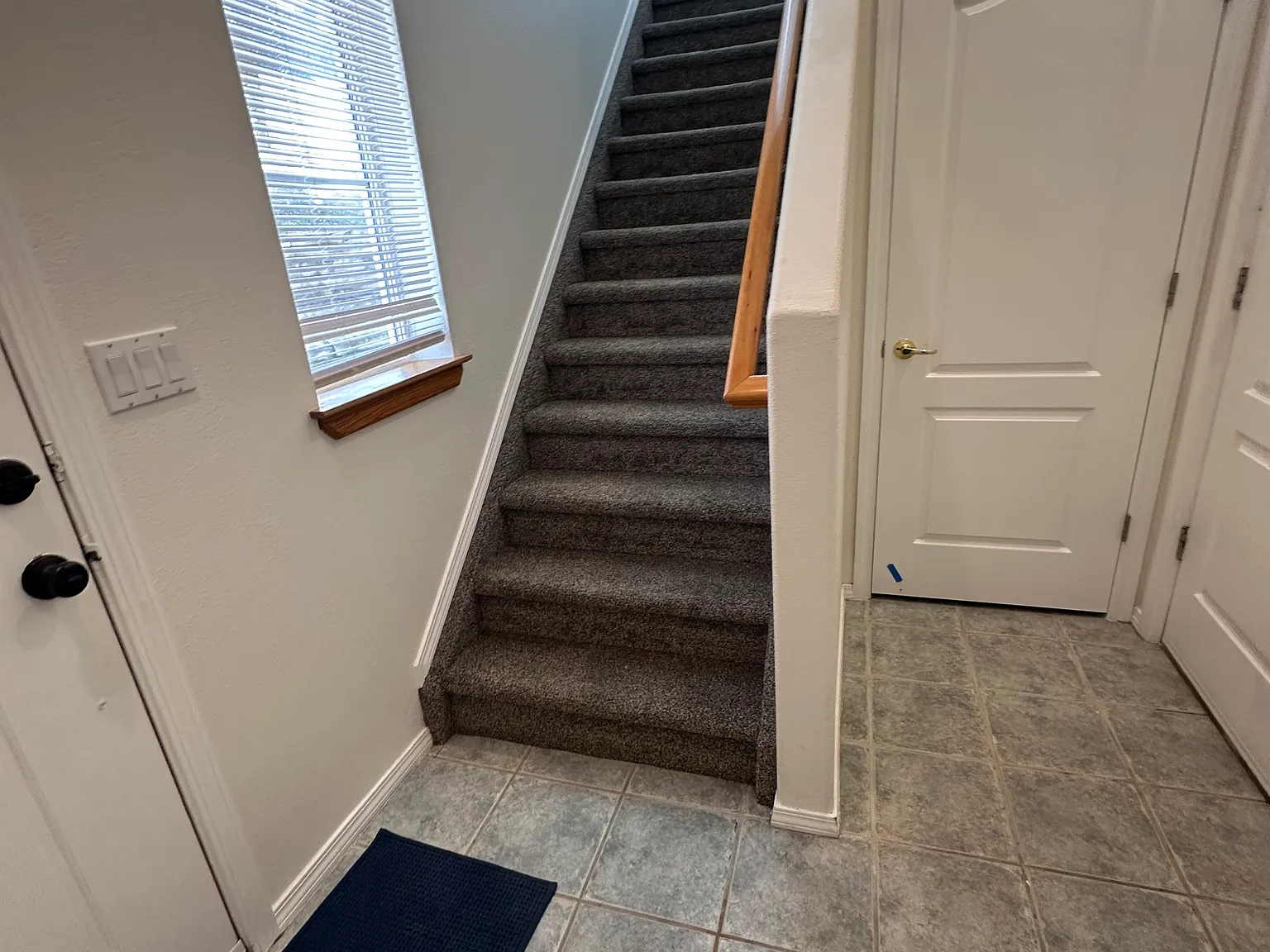 1631 Courtyard Hts — Photo 3