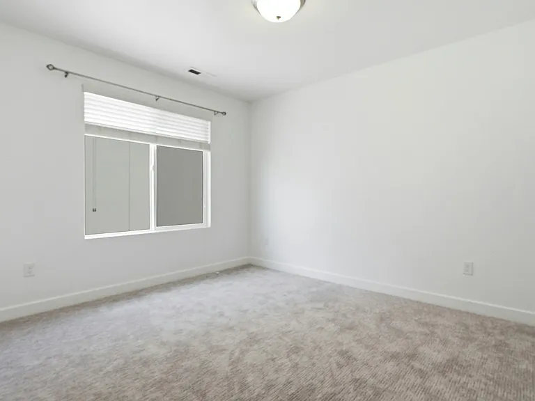 506 S Highpoint Dr — Photo 8