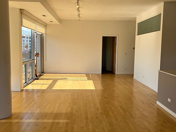 4th image of 1035 W Huron St APT 602