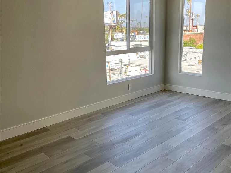 118 S Avenue 63 — Photo 11
