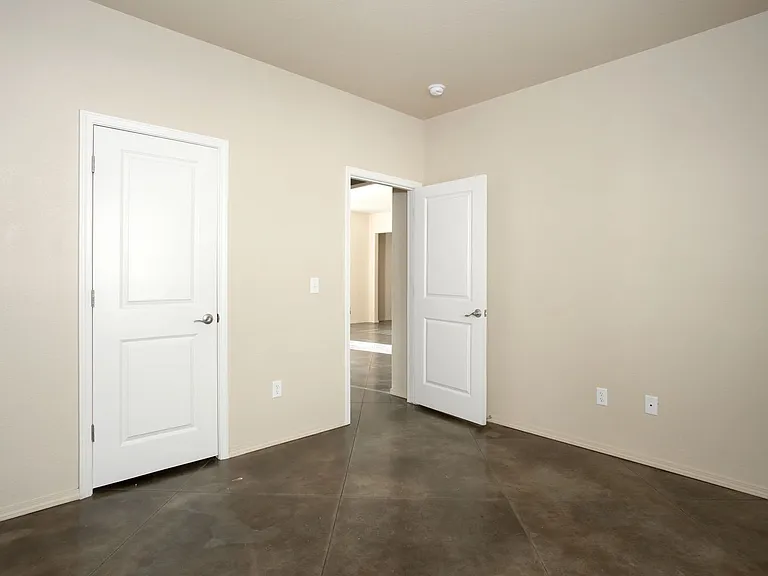 4600 Gloster St — Photo 11
