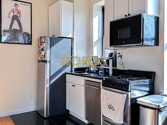 5th image of 283 E 7th St APT 6C