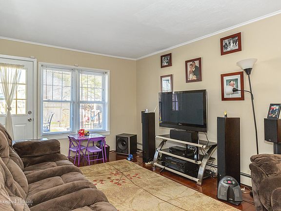 3rd image of 58 W Millpage Dr