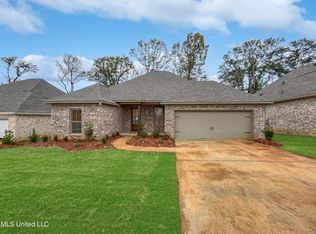 210 Birch Ln, Canton, MS