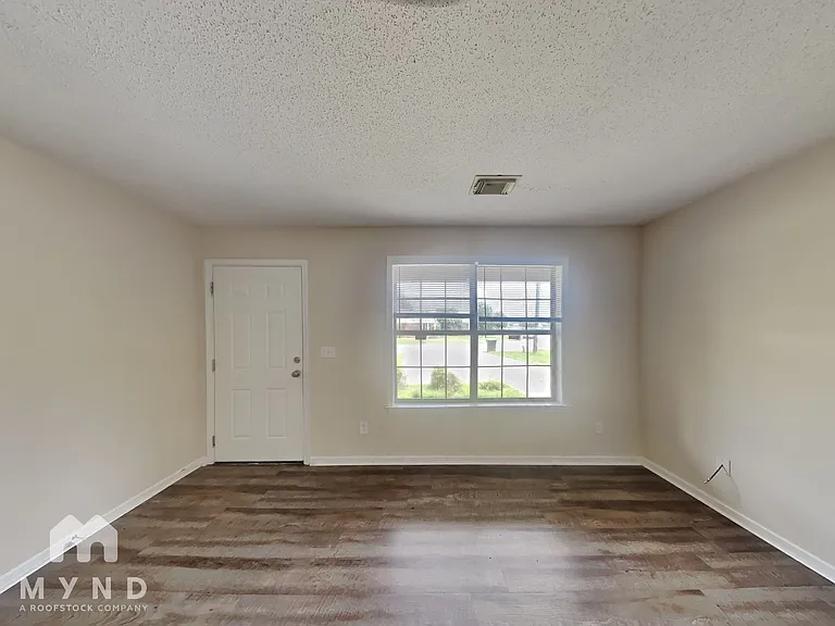 2263 Reece Blvd — Photo 2