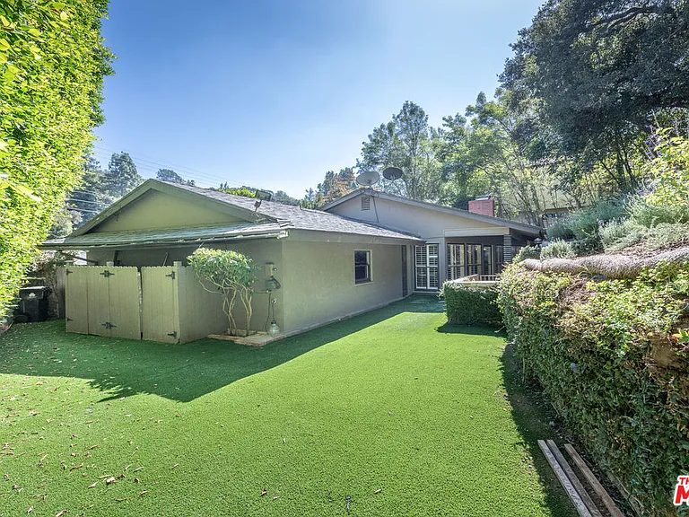 2559 Hutton Dr — Photo 19