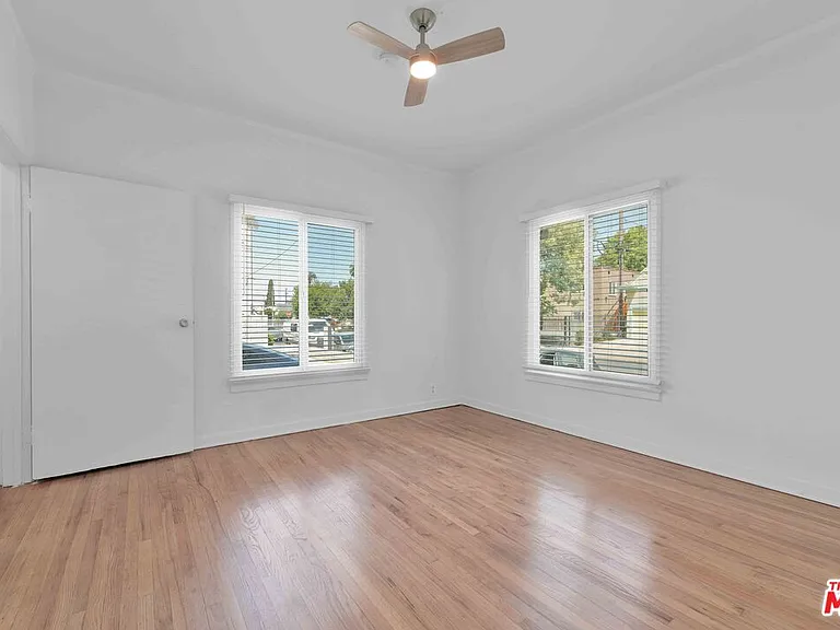 2452 W 18th St — Photo 14