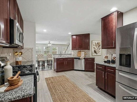 4th image of 15642 S Fall Fern Cir