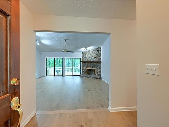 5th image of 175 Ansley Ct