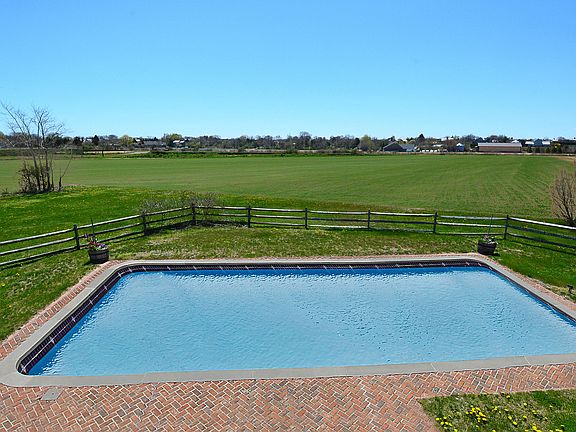 2nd image of 6 Osborn Farm Ln