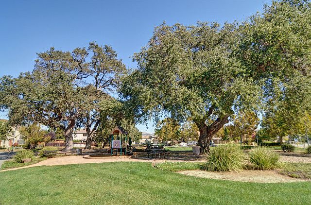 2nd image of 15375 La Arboleda Way