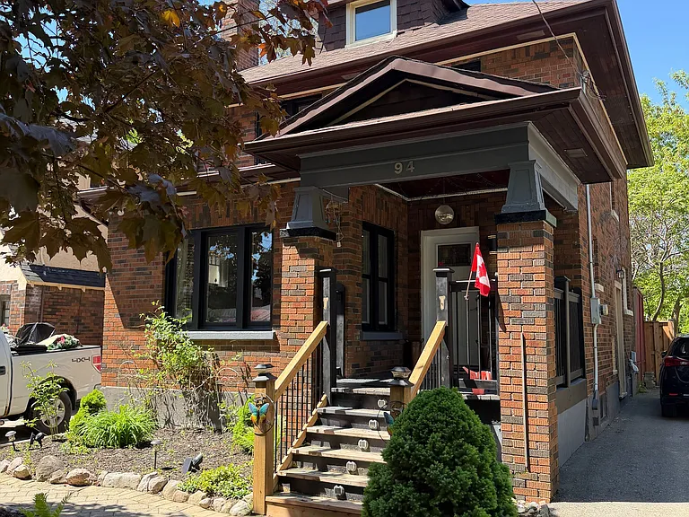 94 Roxborough Ave — Photo 1