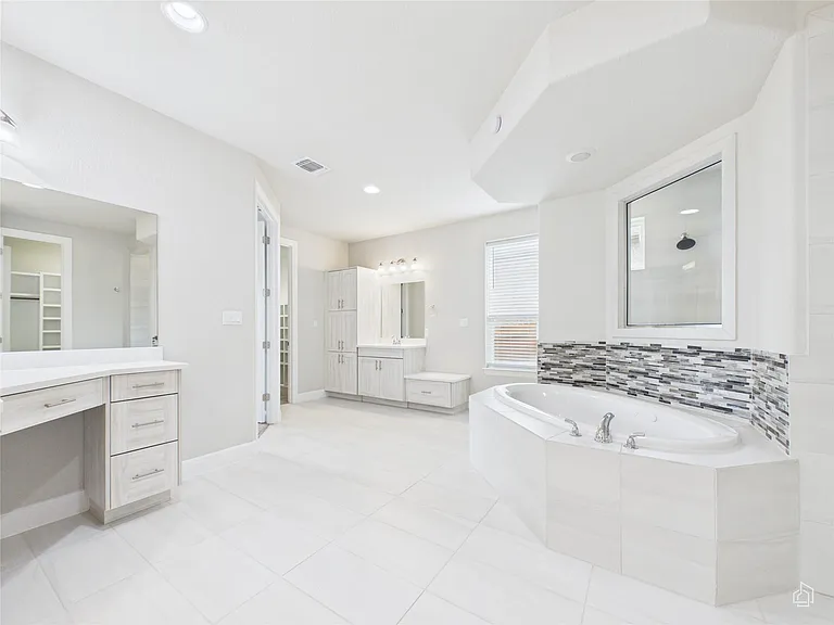 111 Tabago Ct — Photo 27