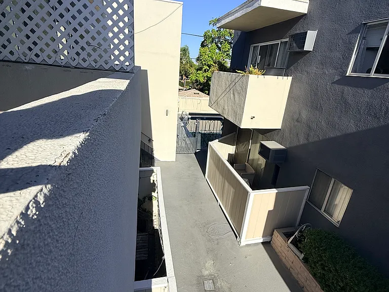 1226 N Fuller Ave #20 — Photo 7