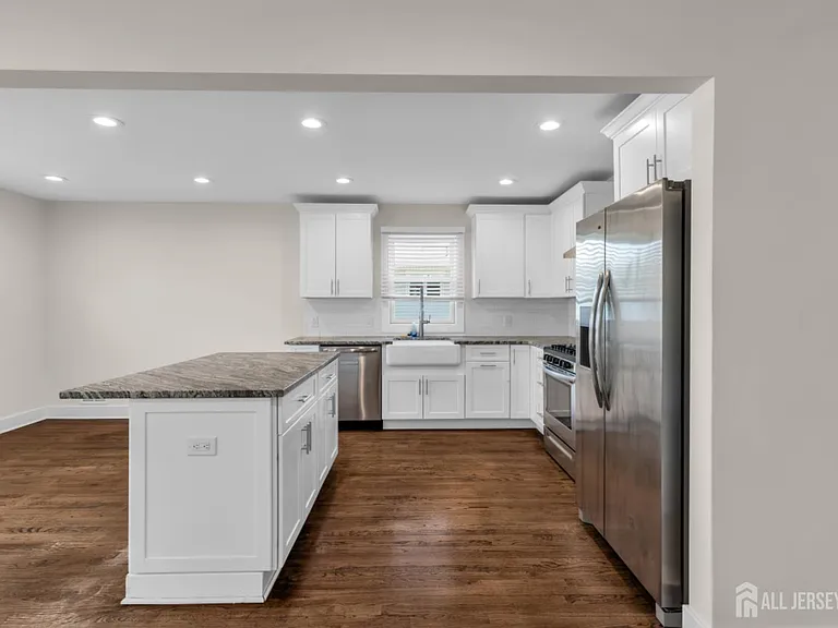 36 Van Buren Ave — Photo 9