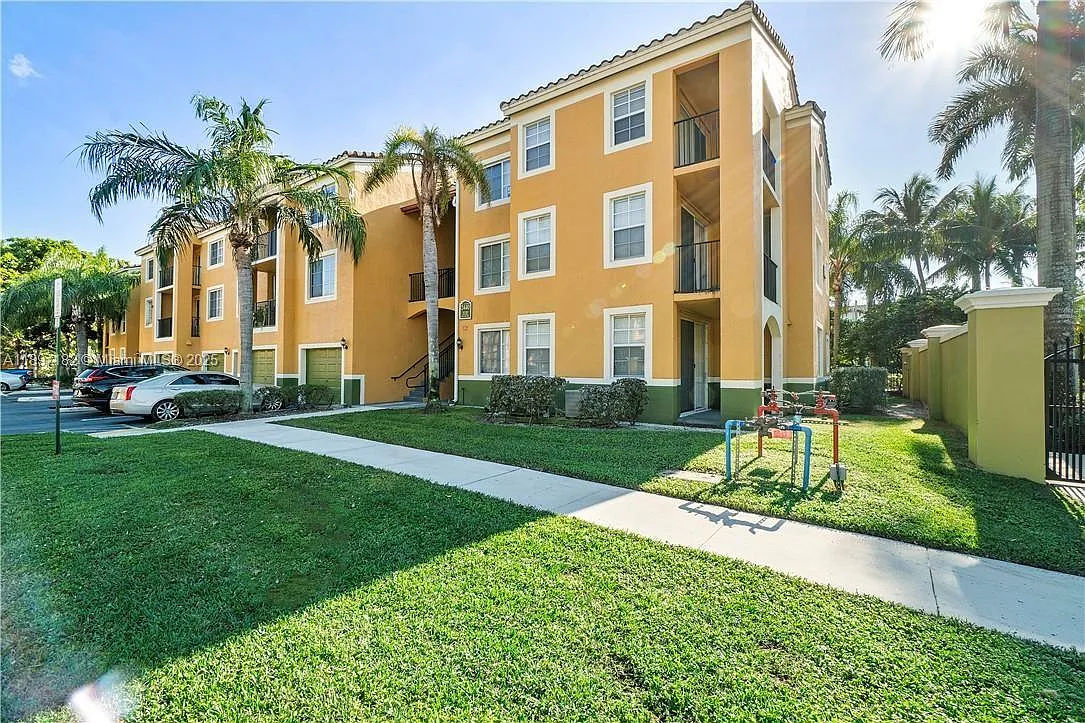 3 bed, 1459 sqft, $2,500 — Photo 1