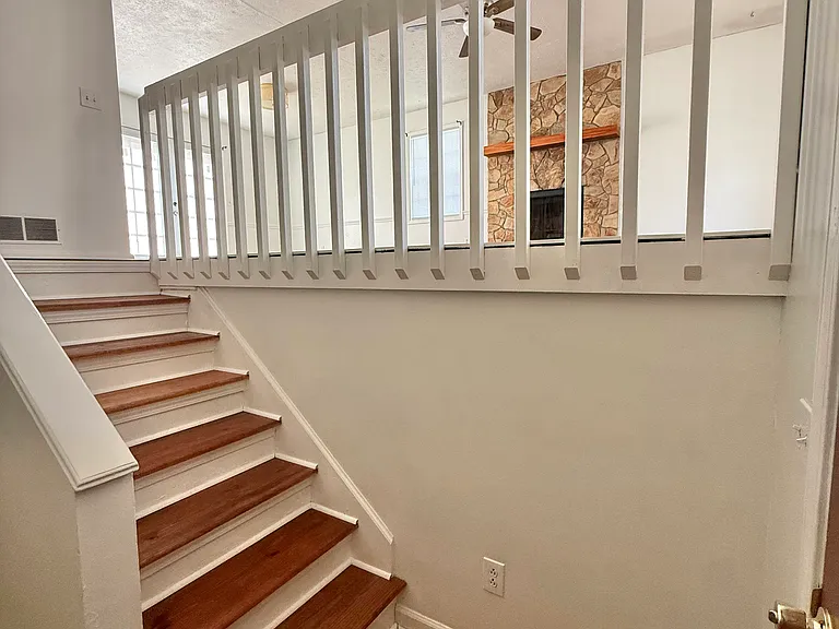 1809 Shadyleaf Ct SW — Photo 3