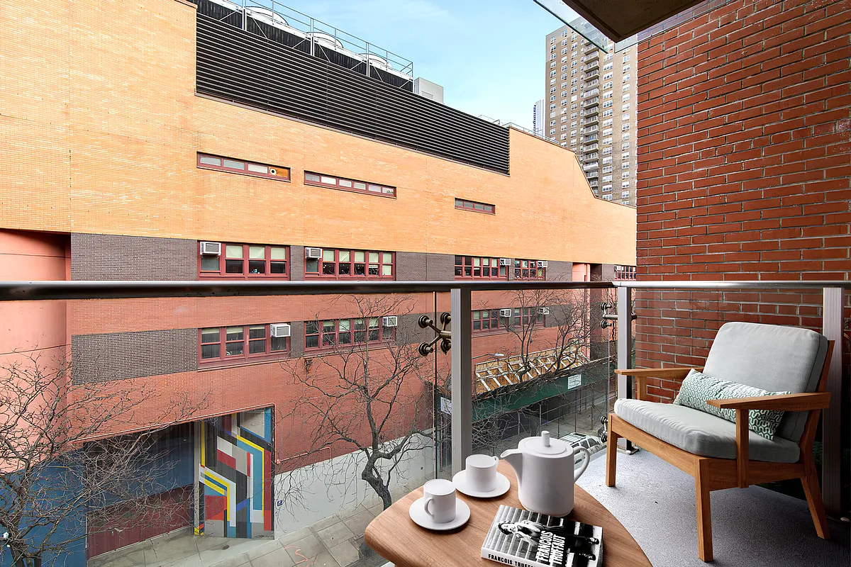 Building Photo - 540 W 50th St #4B
