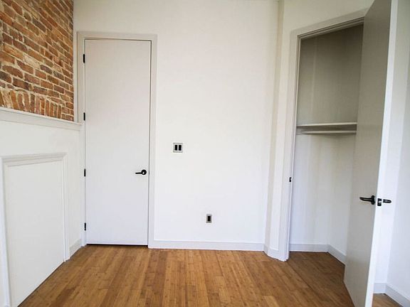 5th image of 1516 Gates Ave APT 1R