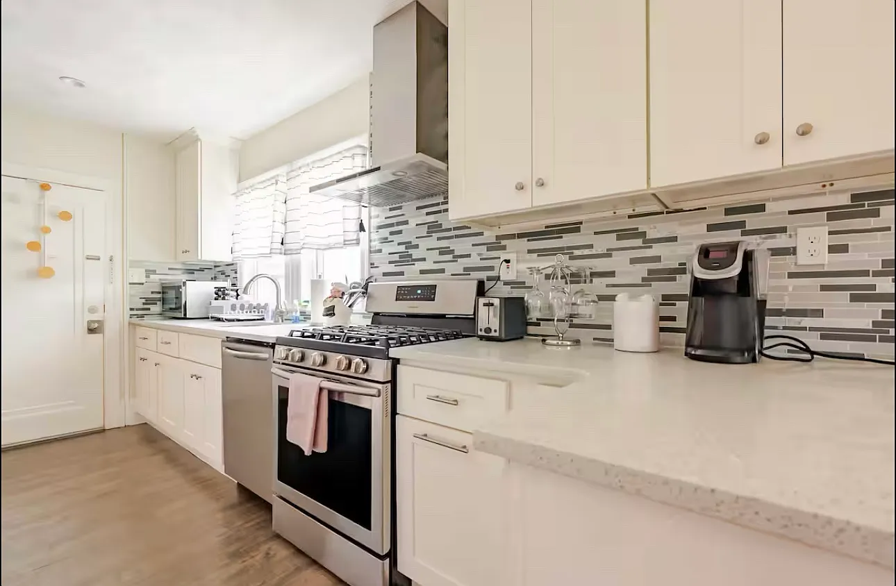 3 bed, 1400 sqft, $4,200 — Photo 3