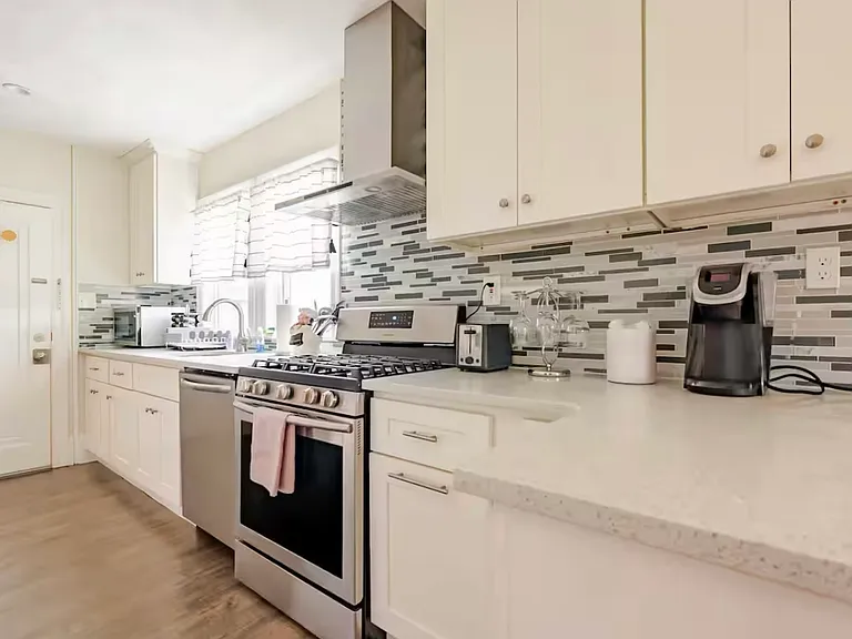 110 Cypress St — Photo 3