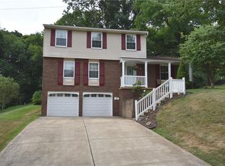 1056 Willow Glen Dr, Bethel Park, PA